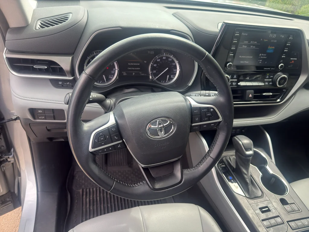 Used 2022 Celestial Silver Metallic Toyota XLE image 11