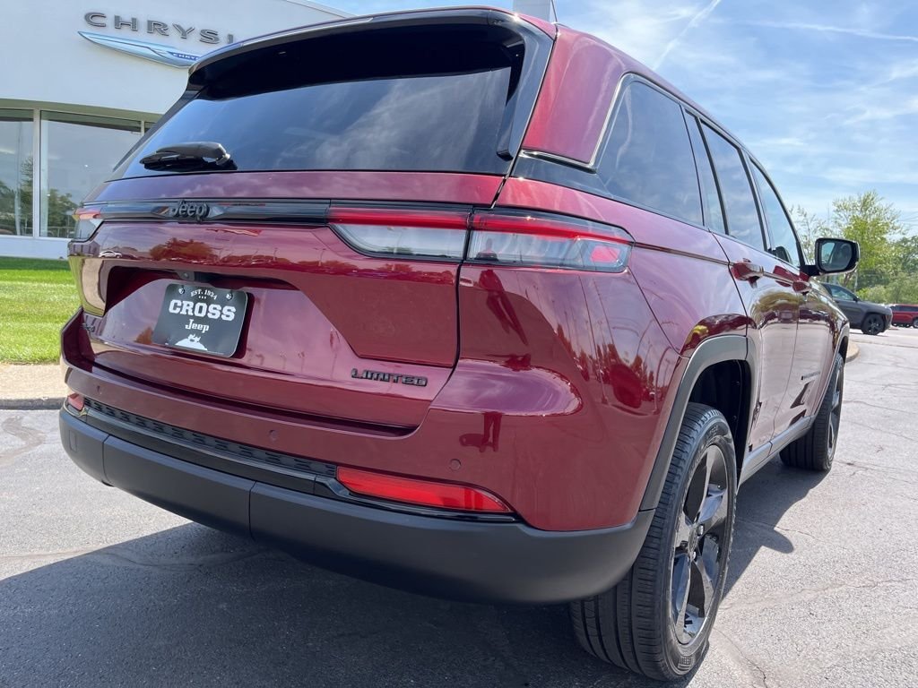 Used 2023 Velvet Jeep Limited image 45