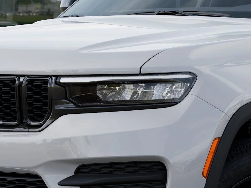 New 2025 Bright White Clear-Coat Exterior Paint Jeep Laredo image 10