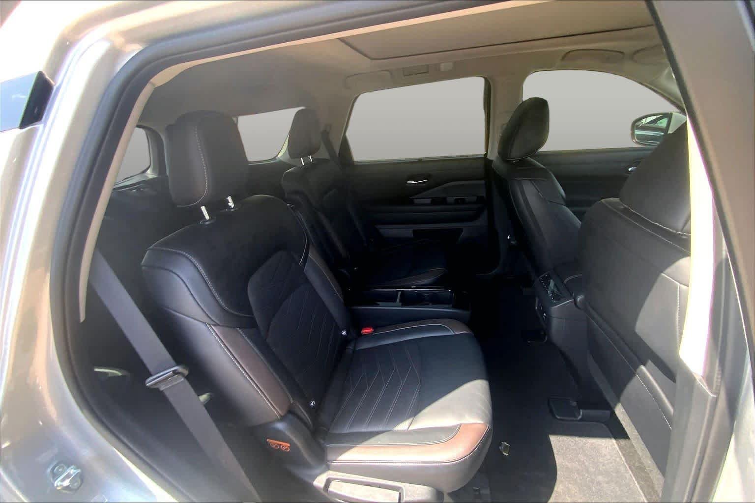 Used 2024 Brilliant Silver Metallic Nissan Platinum image 19