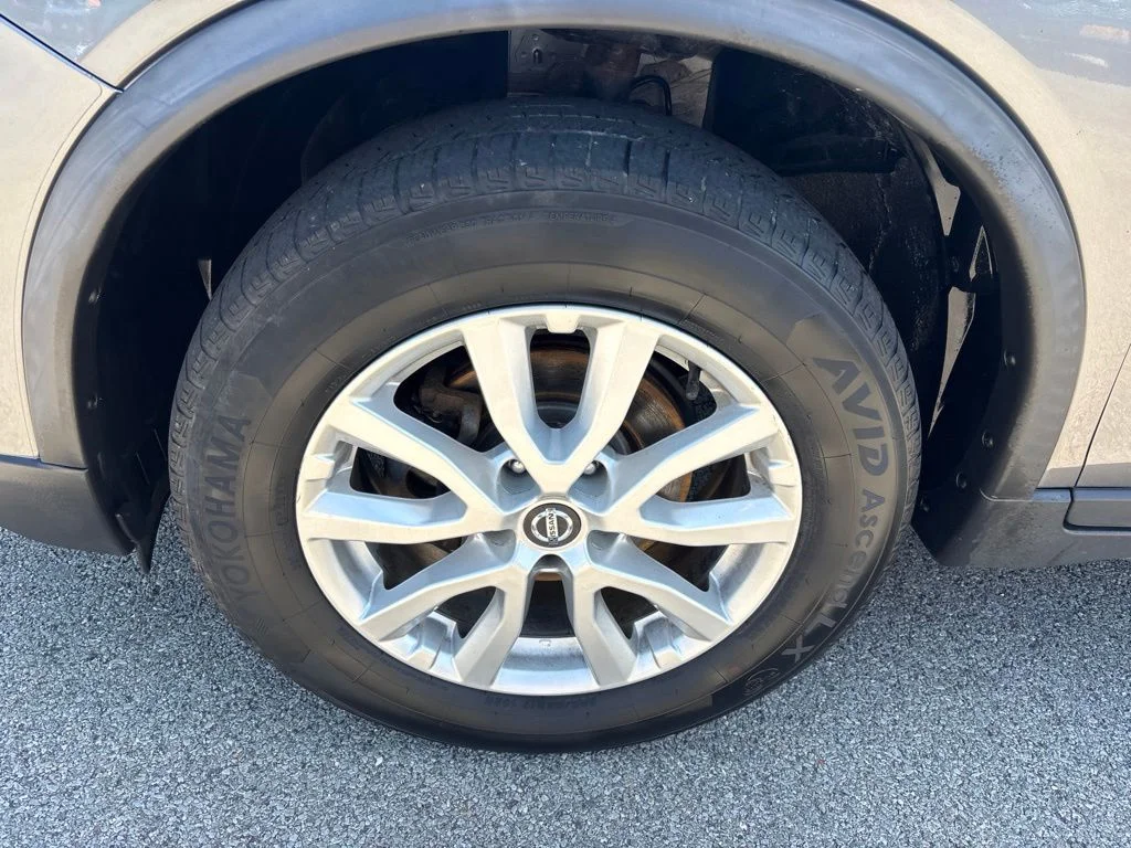 Used 2019 Gray Nissan SV image 11