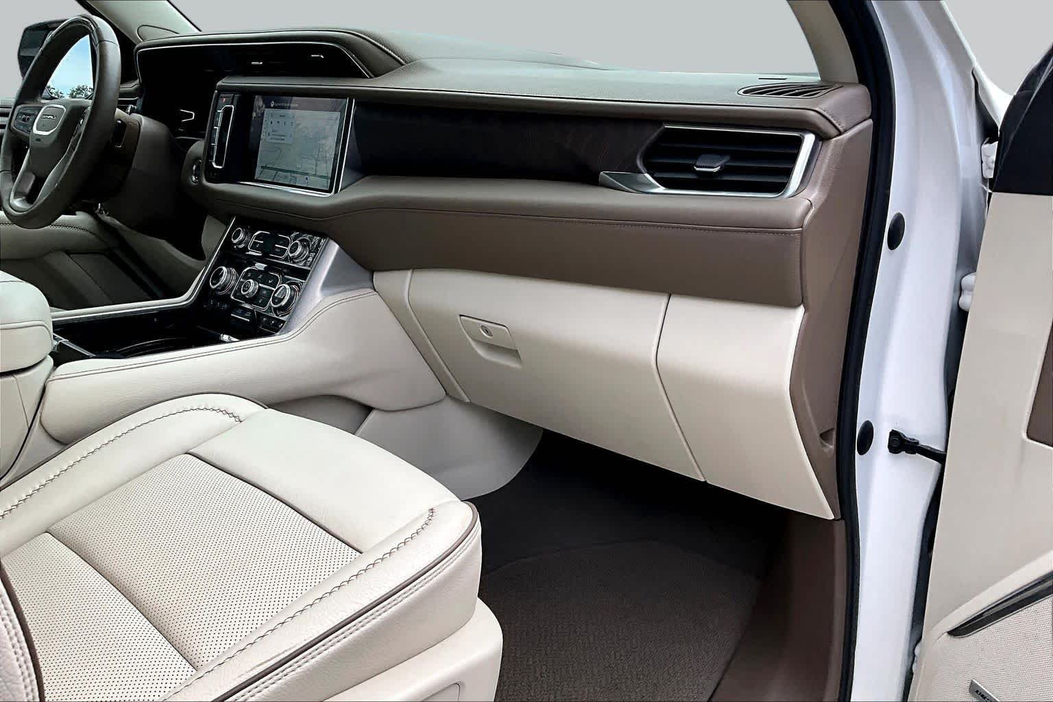 Used 2023 White Frost Tricoat GMC Denali image 19
