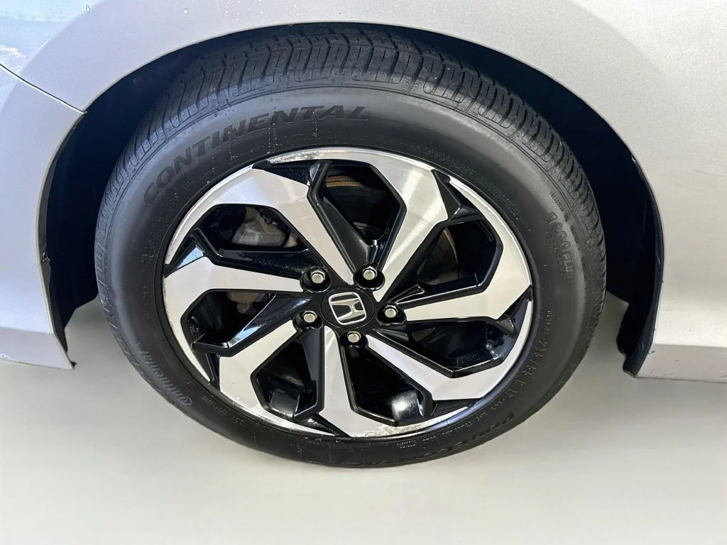Used 2016 Silver Honda EX-L image 40