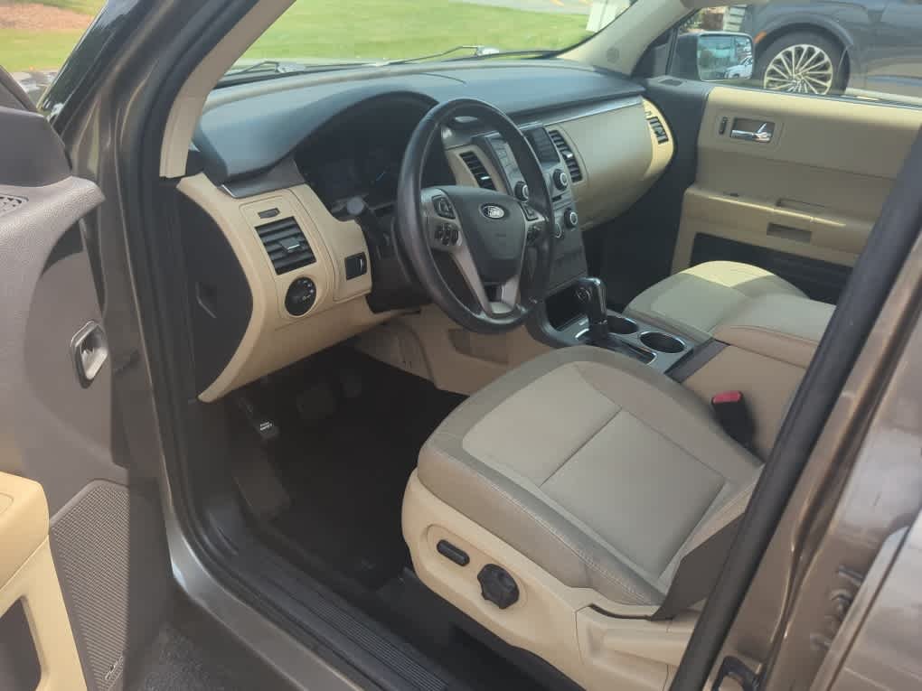 Used 2014 Mineral Grey Metallic Ford SE image 5