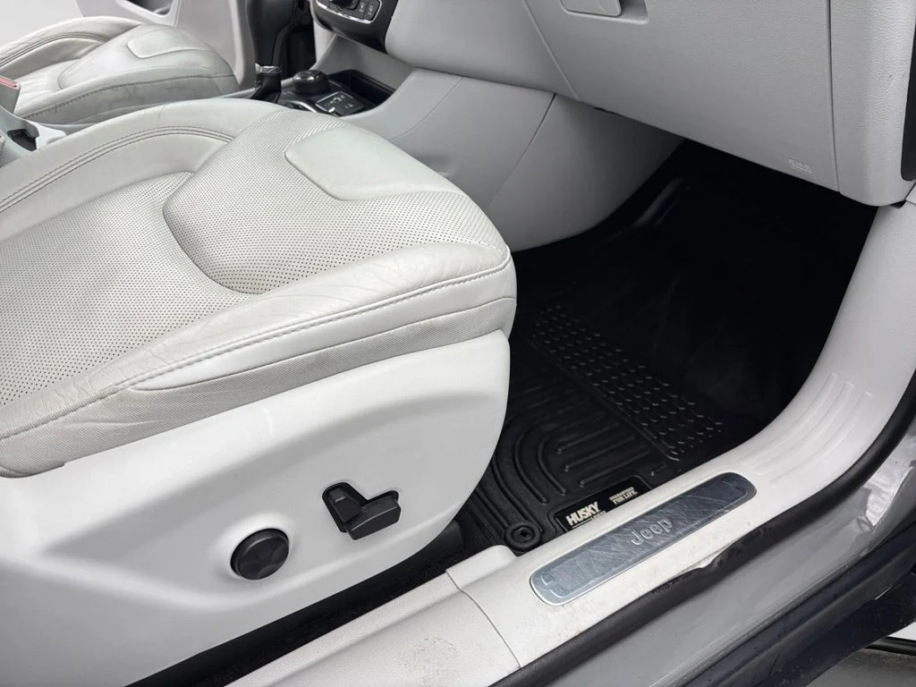 Used 2019 Gray Jeep Limited image 44