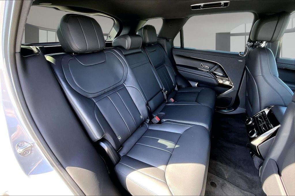 New 2026 BORASCO GREY Land Rover Dynamic SE image 10