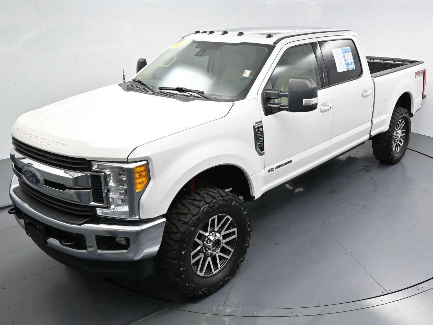 Used 2017 White Platinum Metallic Tri-Coat Ford Lariat image 44