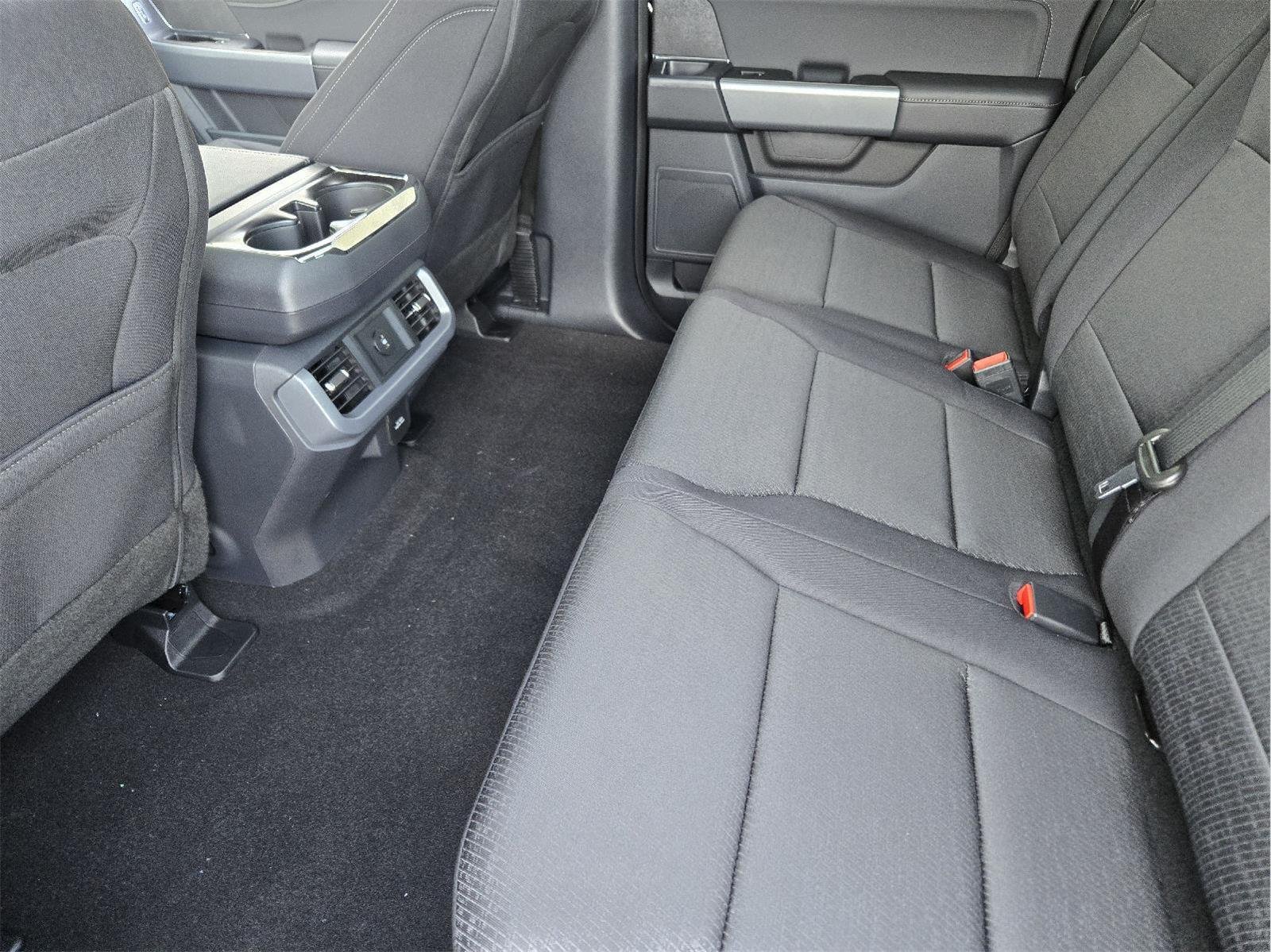 New 2026 Agate Black Metallic Ford XLT image 18