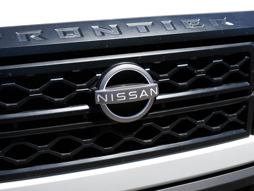 Used 2024 Glacier White Nissan S image 3