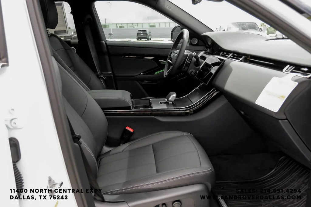 New 2026 Ostuni Pearl Wht Prem Met Land Rover Hoxton Edition image 31