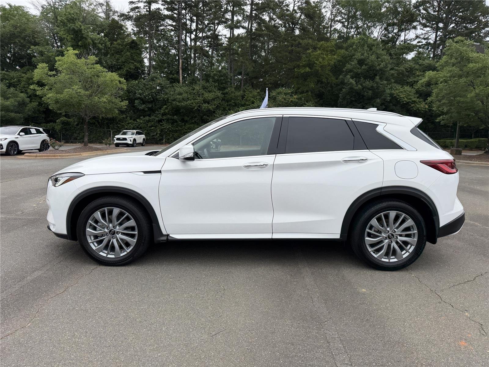 Used 2024 Lunar White INFINITI LUXE image 26
