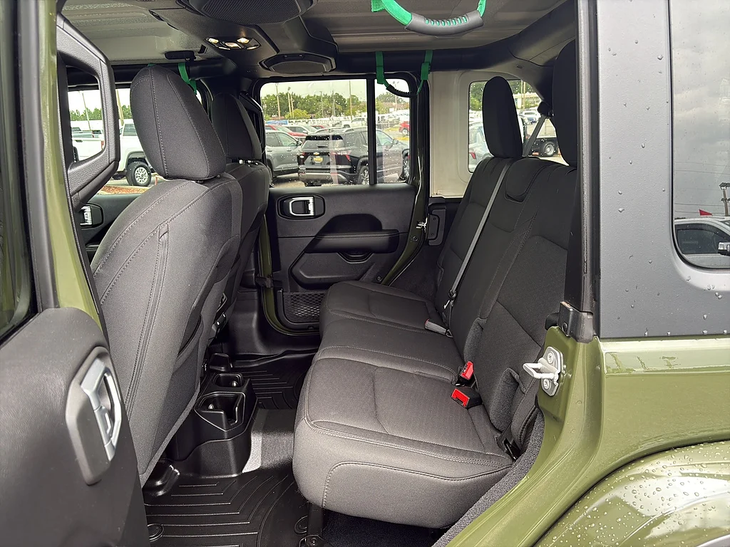 Used 2020 GREEN Jeep  image 14