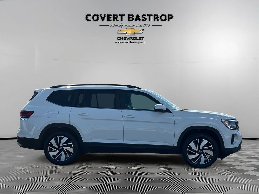 Used 2025  Volkswagen 2.0T SE w/Technology image 12