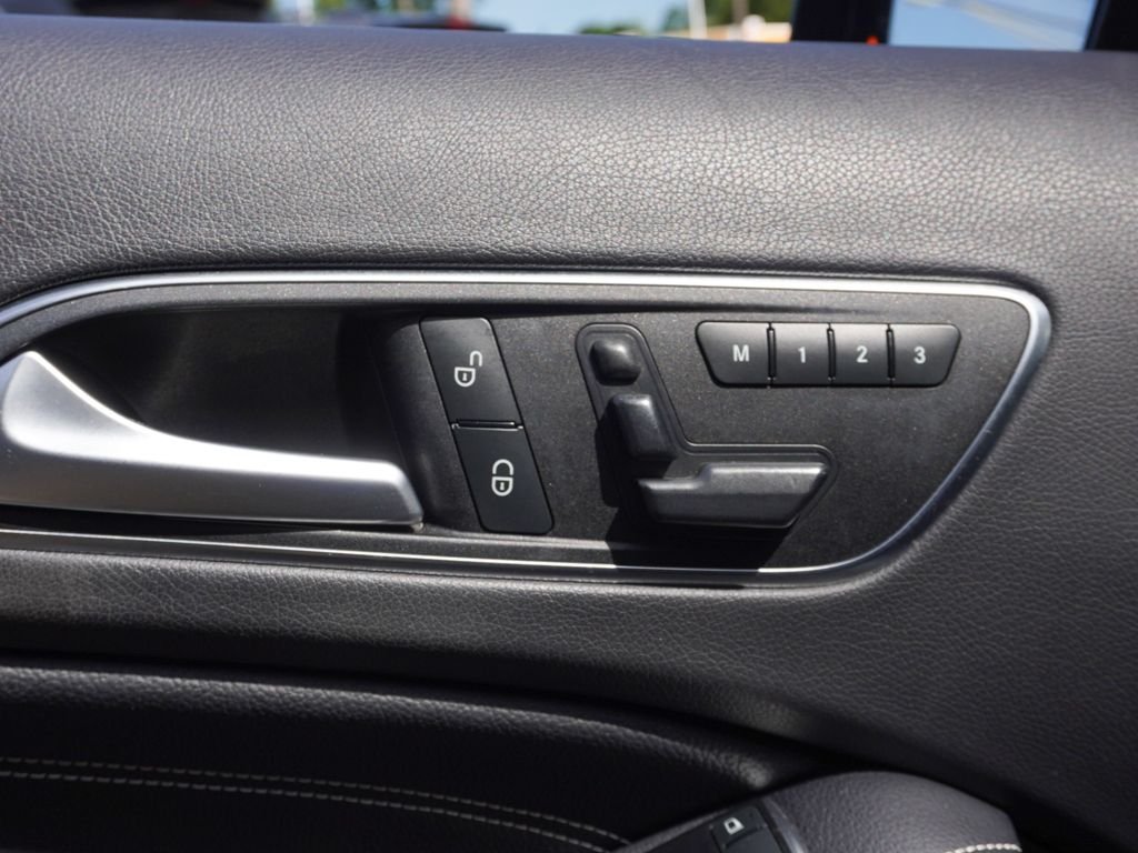 Used 2017 Gray Mercedes-Benz GLA 250 image 36