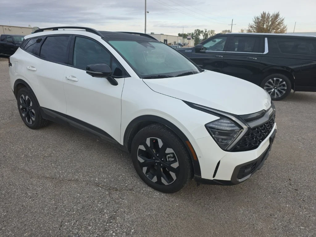 Used 2023 White Kia X-Line Prestige image 2
