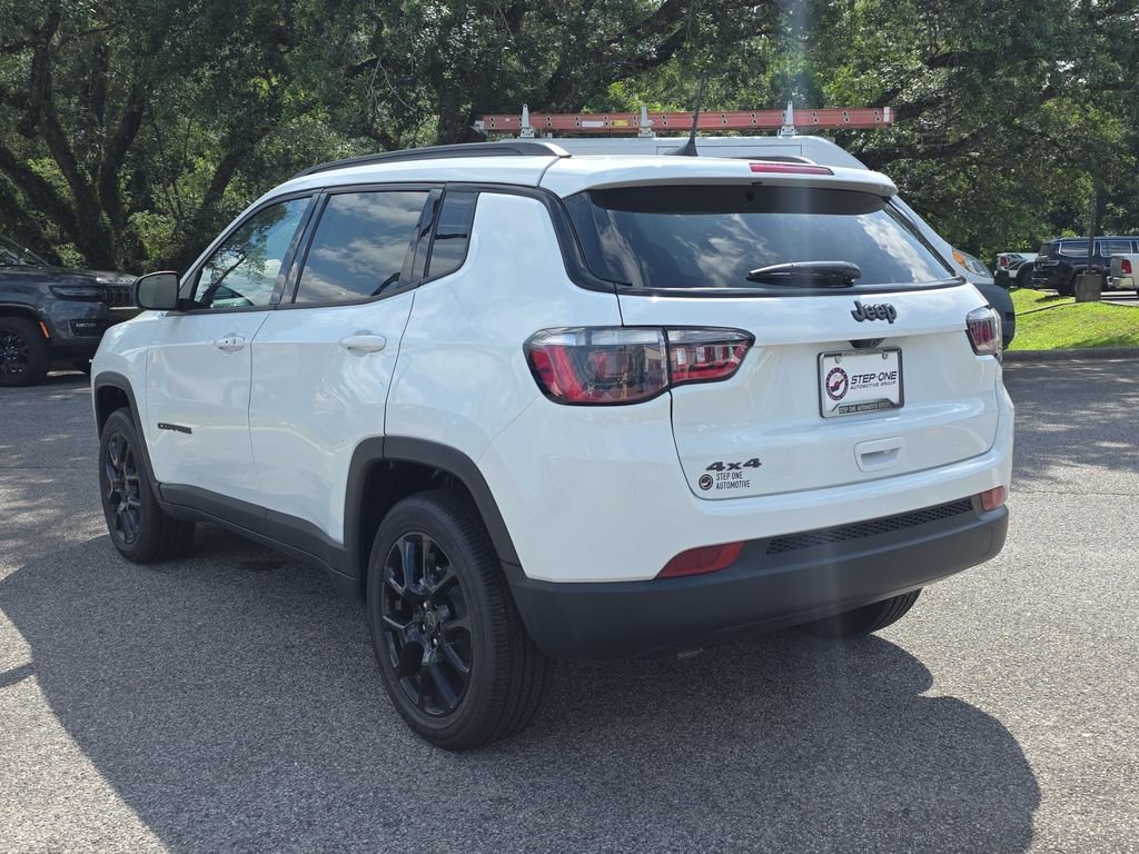 New 2026 Bright White Clear-Coat Exterior Paint Jeep Latitude image 4