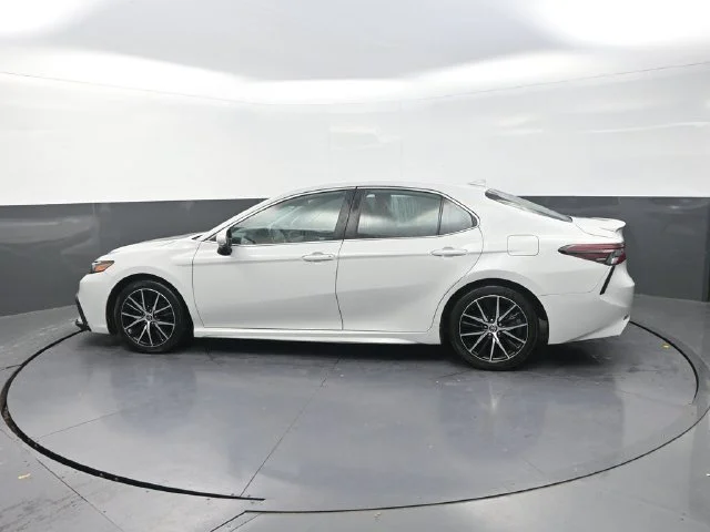Used 2022 White Toyota SE image 4