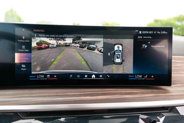 Certified Used 2024 Mineral White Metallic BMW xDrive40i image 31