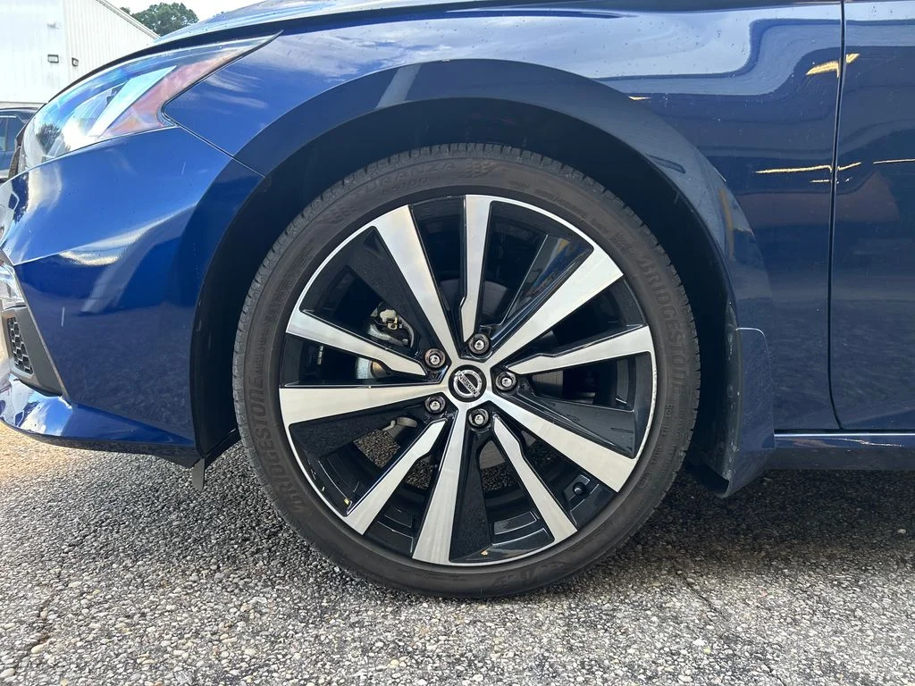 Used 2021 Blue Nissan 2.5 SR image 7