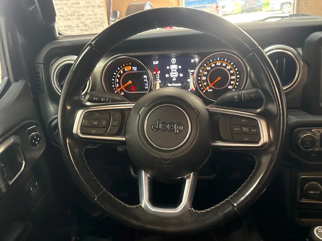 Used 2020 Granite Crystal Metallic Clearcoat Jeep Unlimited Sahara image 19
