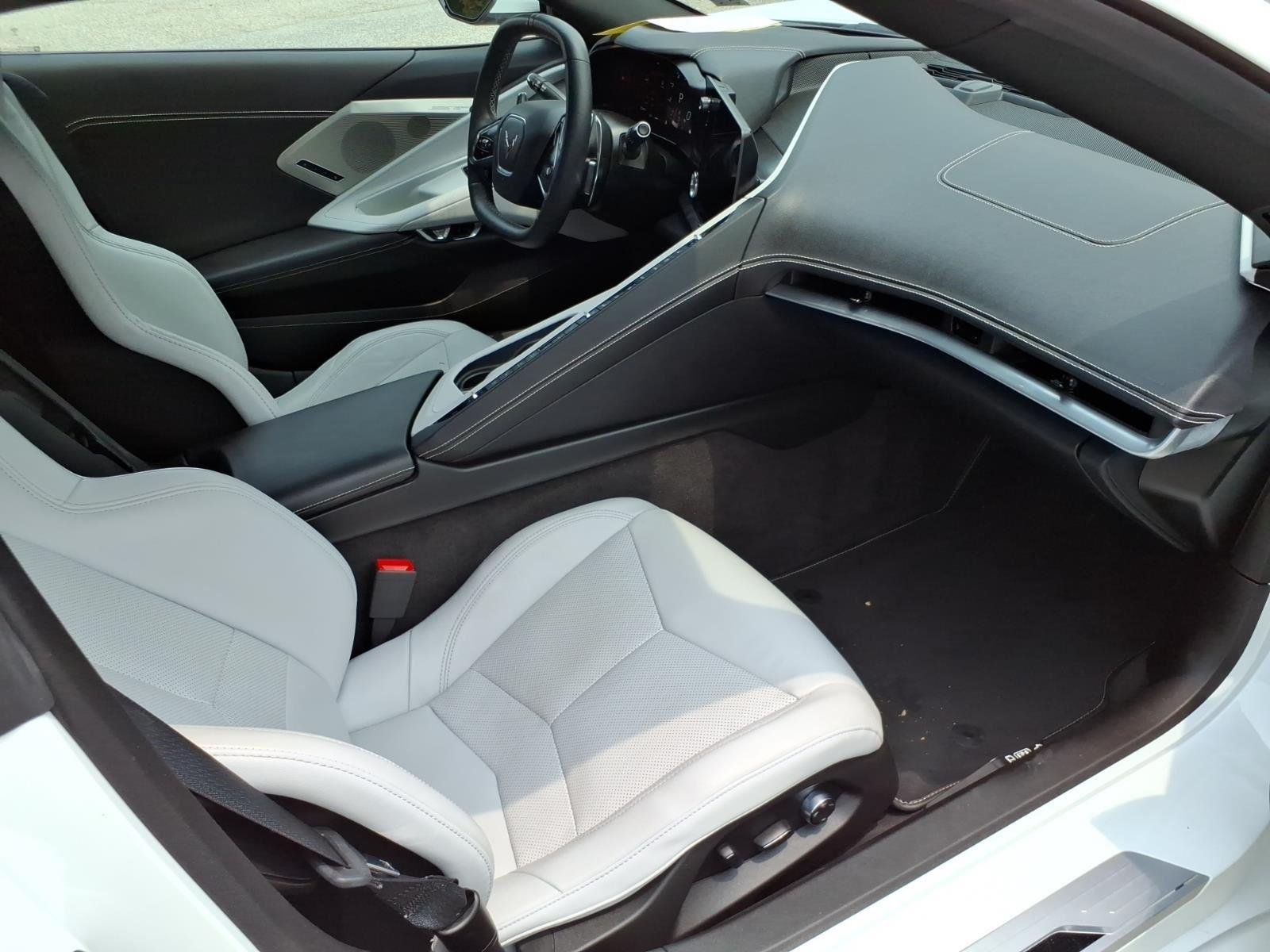 Used 2022 Arctic White Chevrolet 2LT image 28
