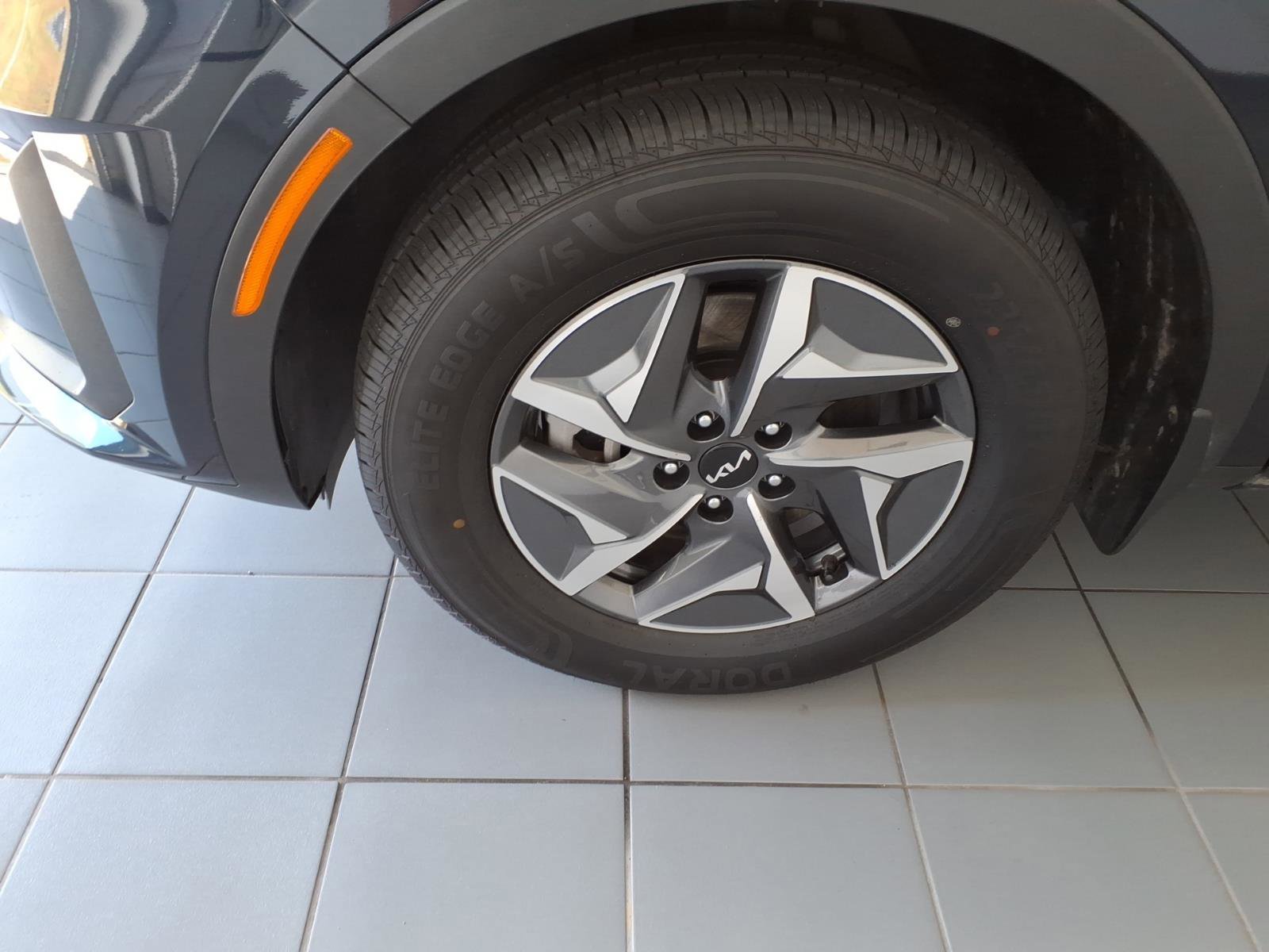 2022 Kia Sorento S Hybrid - Photo 9