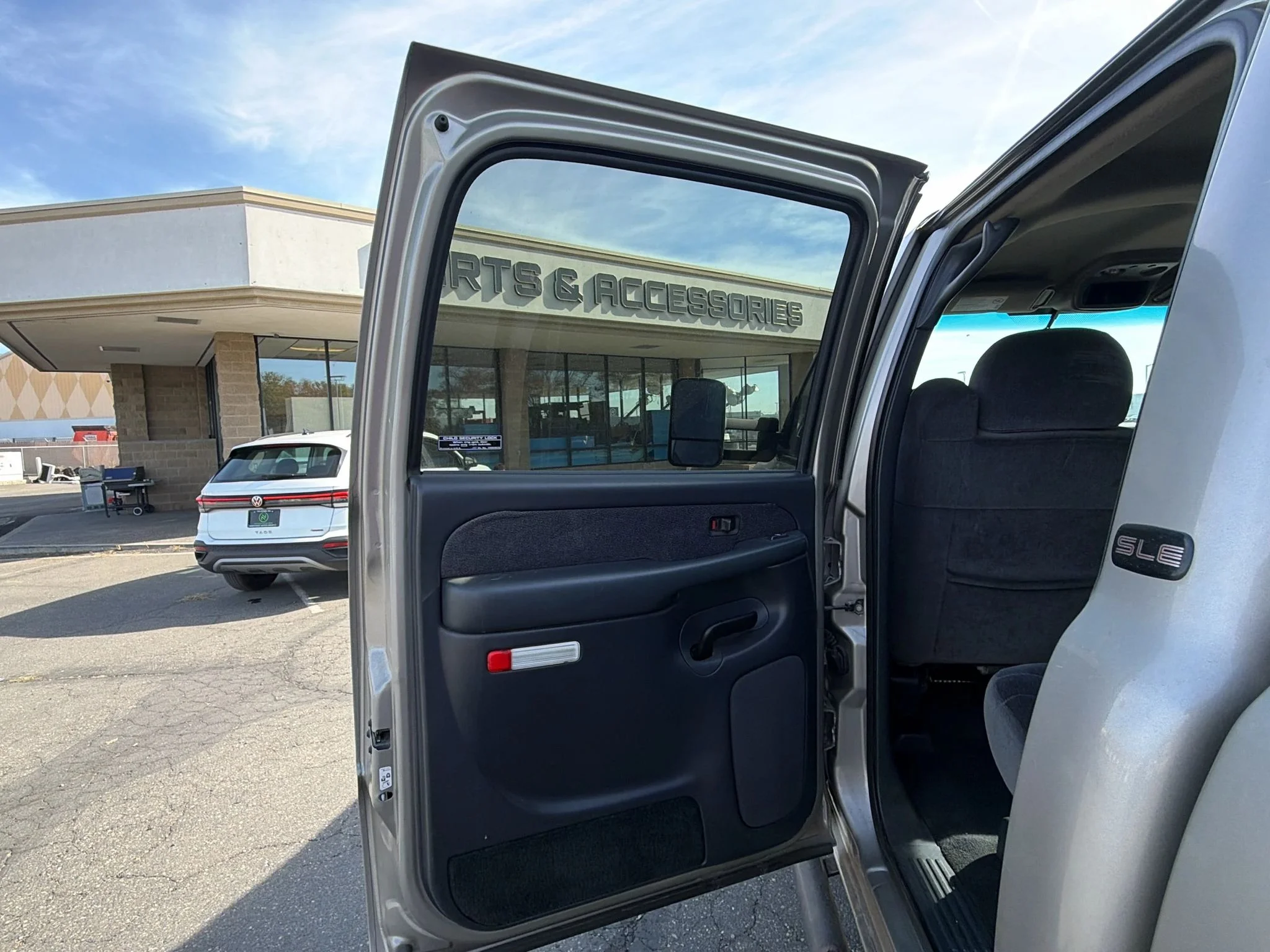 Used 2002 Gold GMC SLE image 25