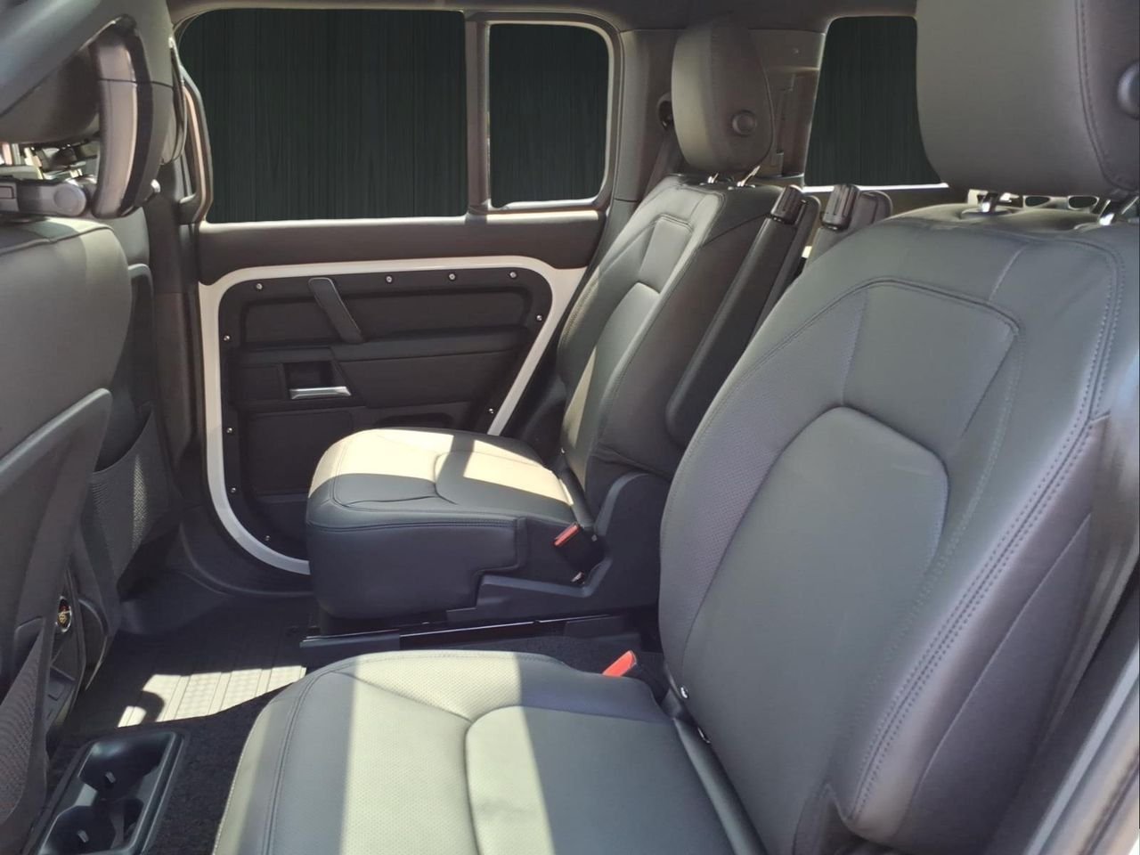New 2026 Fuji White LAND ROVER X-Dynamic SE image 4