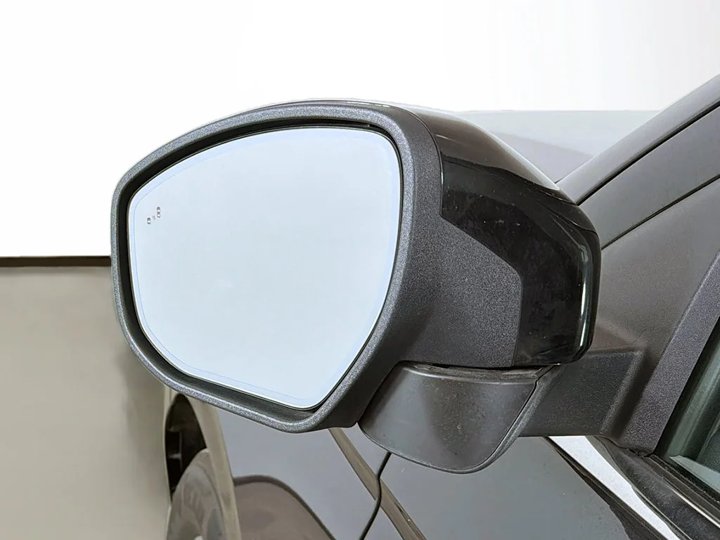 Used 2025 Gray Metallic Ford Platinum image 35