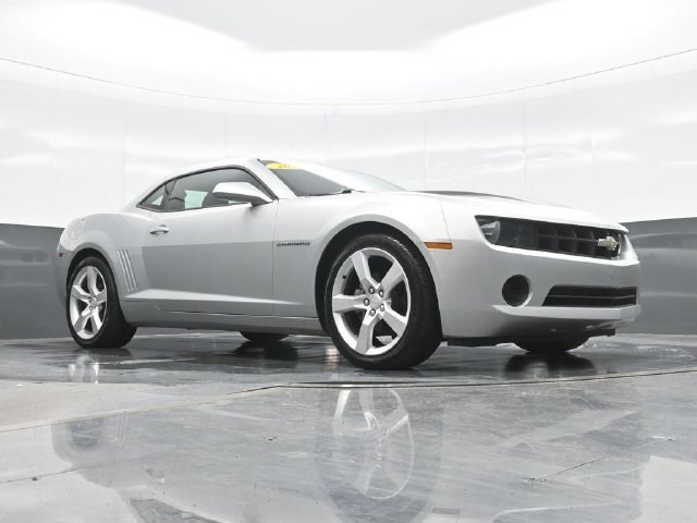 Used 2011 Silver Chevrolet 1LS image 23