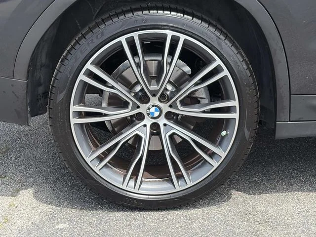 Used 2023 Gray BMW sDrive30i image 7