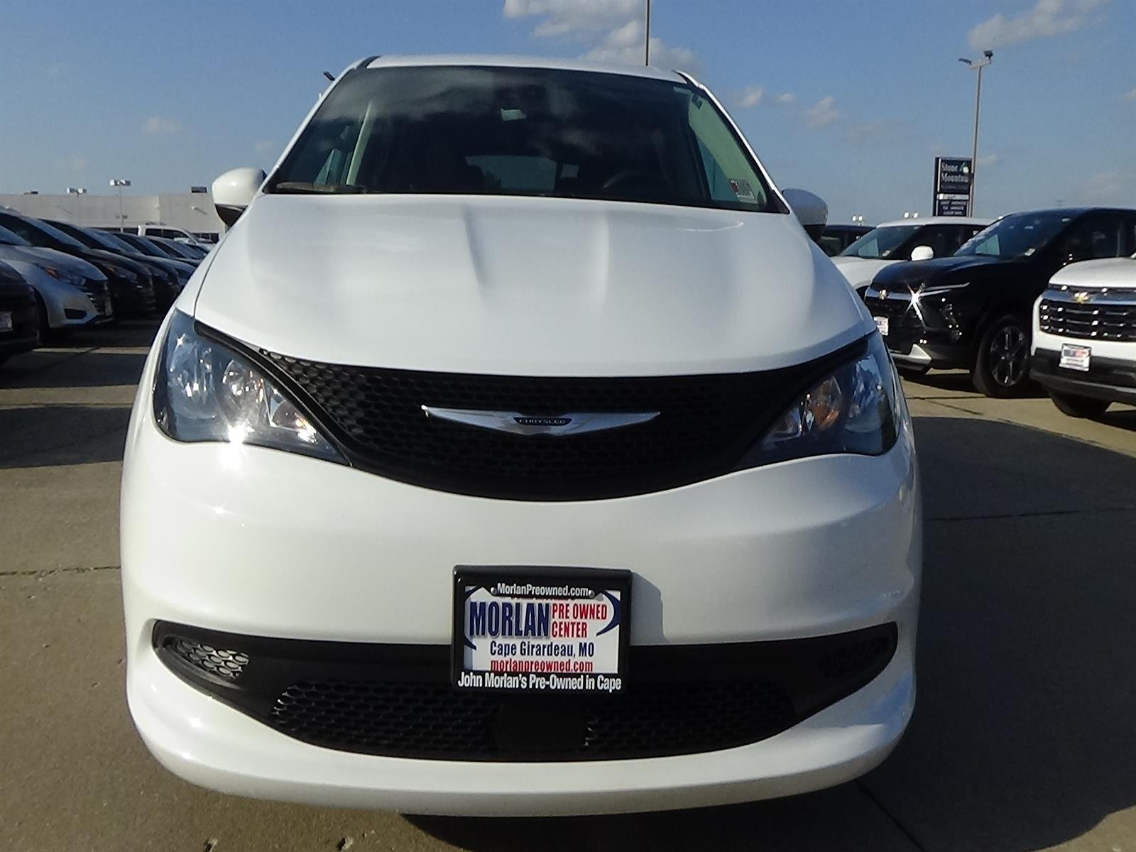 Used 2023 Bright White Clear Coat (pw7) Chrysler LX image 4