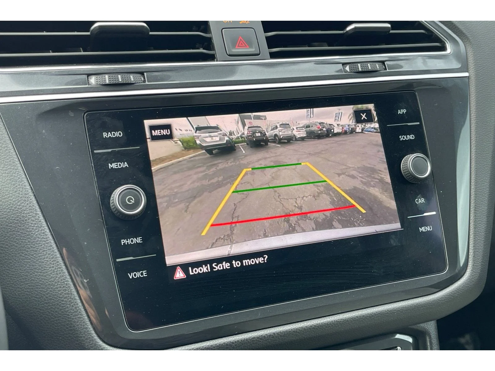 Used 2020 Platinum Gray Metallic Volkswagen SE image 27