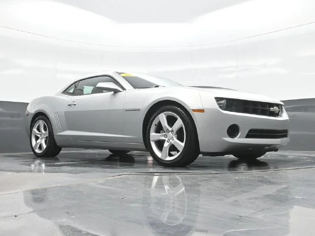 Used 2011 Silver Chevrolet 1LS image 23