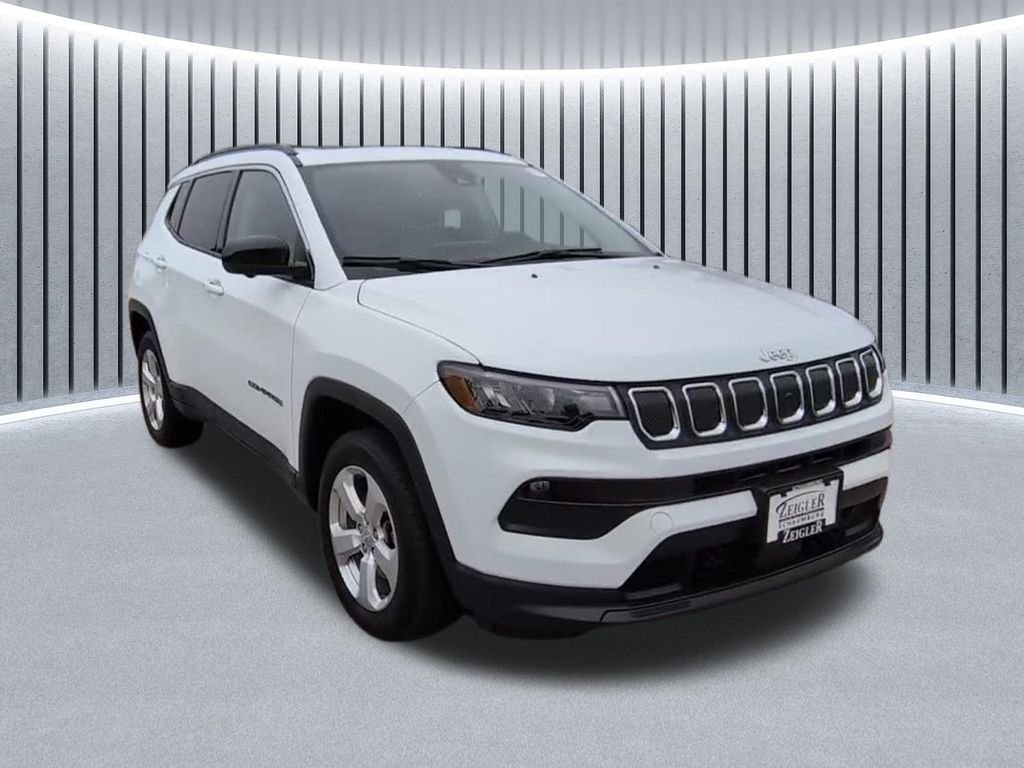Used 2022 White Jeep Latitude image 14