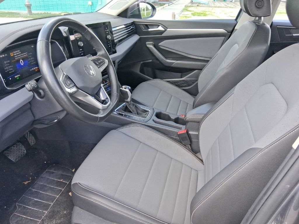2025 Volkswagen Jetta SE - Photo 10