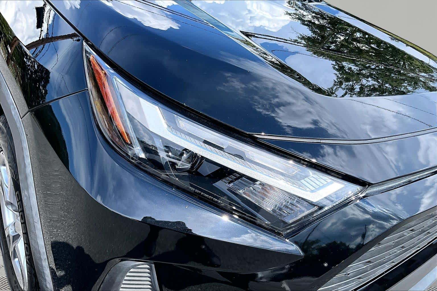 Used 2025 Midnight Black Metallic Toyota XLE image 28