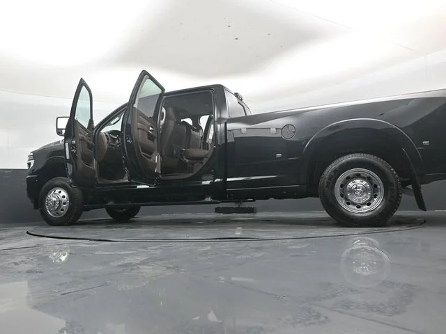 New 2026 Diamond Black Crystal Pearl-Coat Exterior Paint RAM Limited image 54