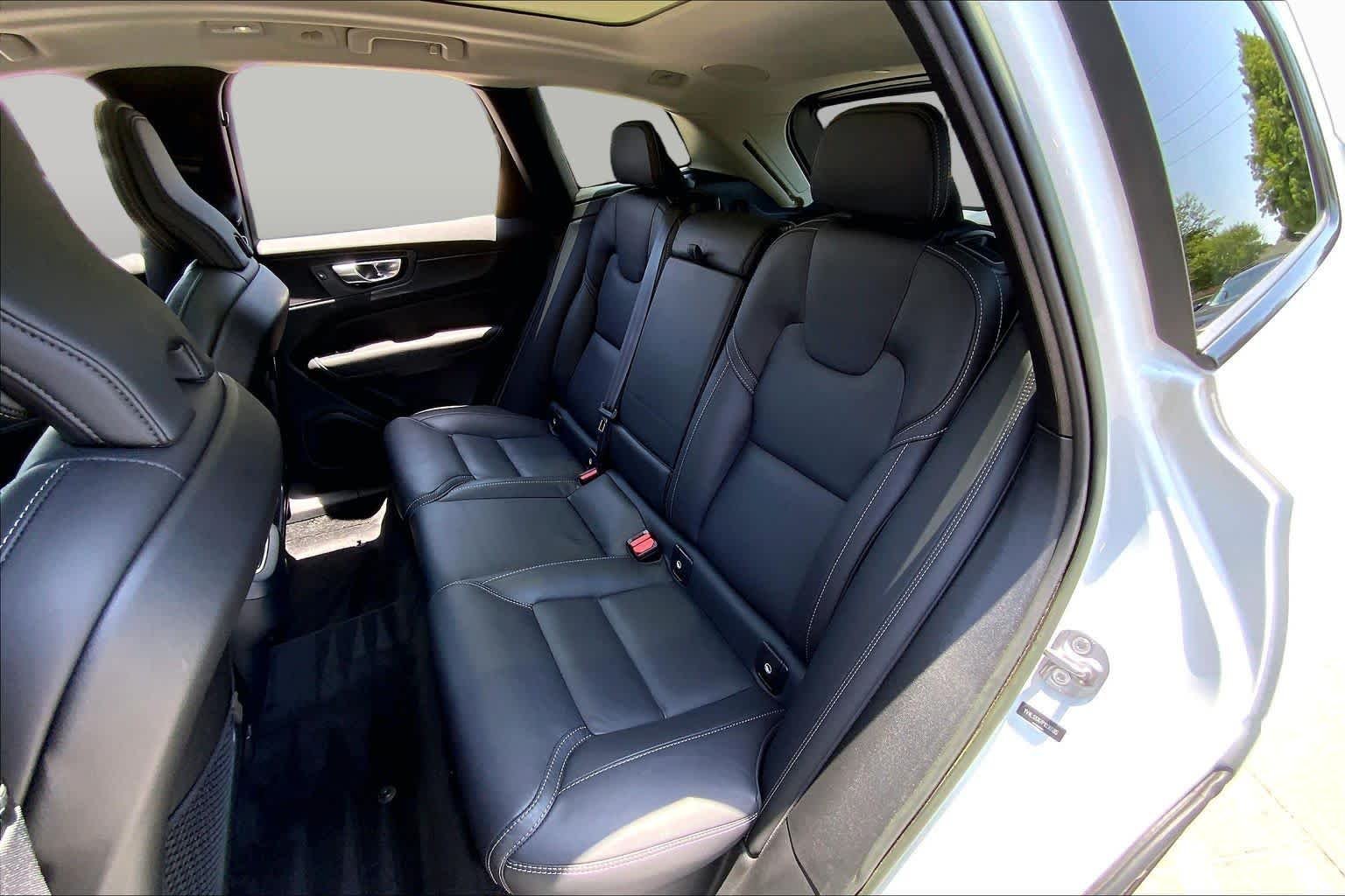 Used 2023 Crystal White Metallic Volvo Ultimate Dark Theme image 20