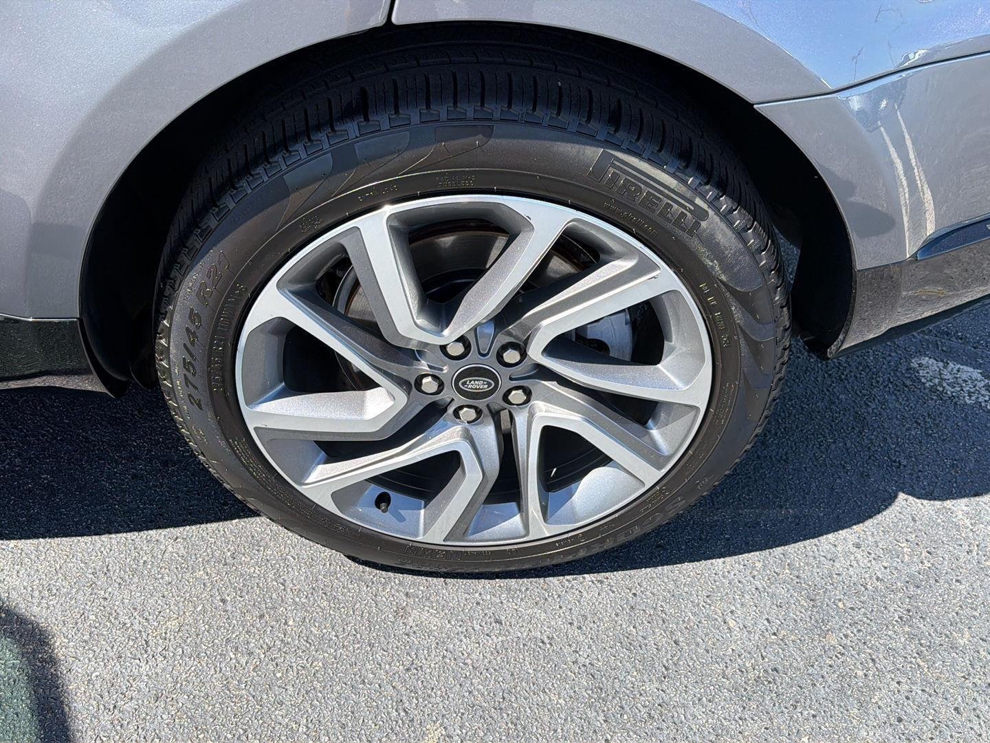 Used 2022 Eiger Grey Metallic Land Rover HSE Silver Edition image 38