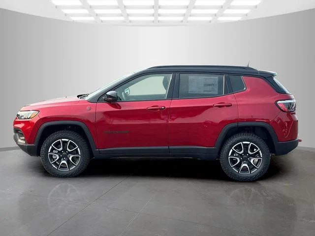 New 2026 Red Hot Pearl-Coat Exterior Paint Jeep Trailhawk image 4