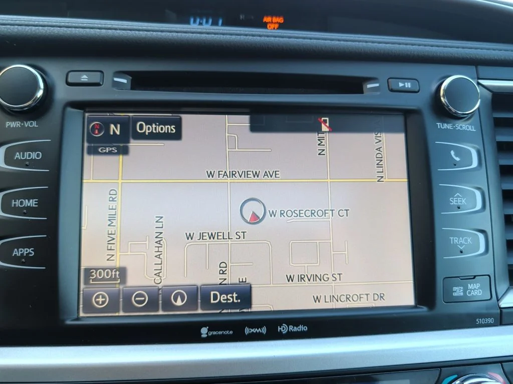 Used 2019 White Toyota XLE image 20