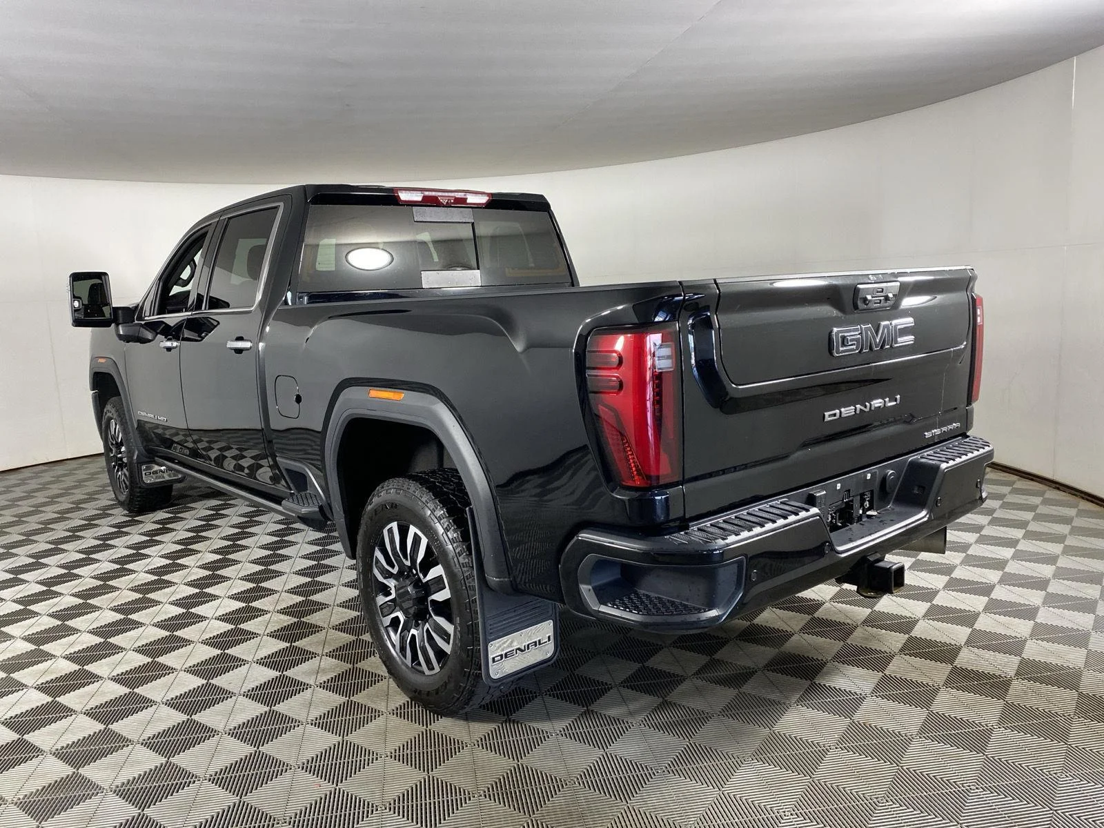 Used 2024 Onyx Black GMC Denali Ultimate image 5