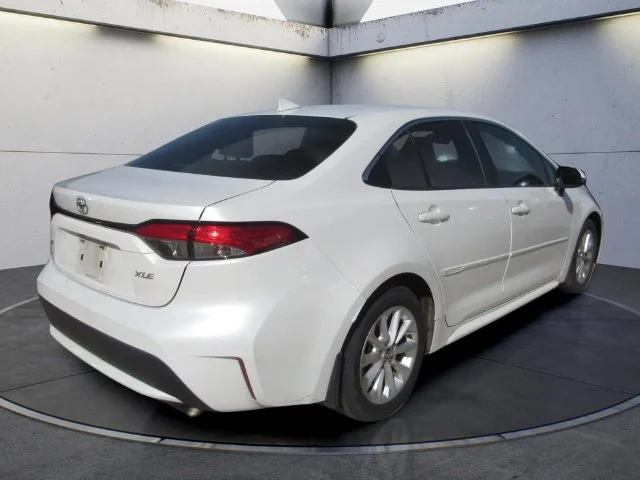 Used 2020 Blizzard Pearl Toyota XLE image 3