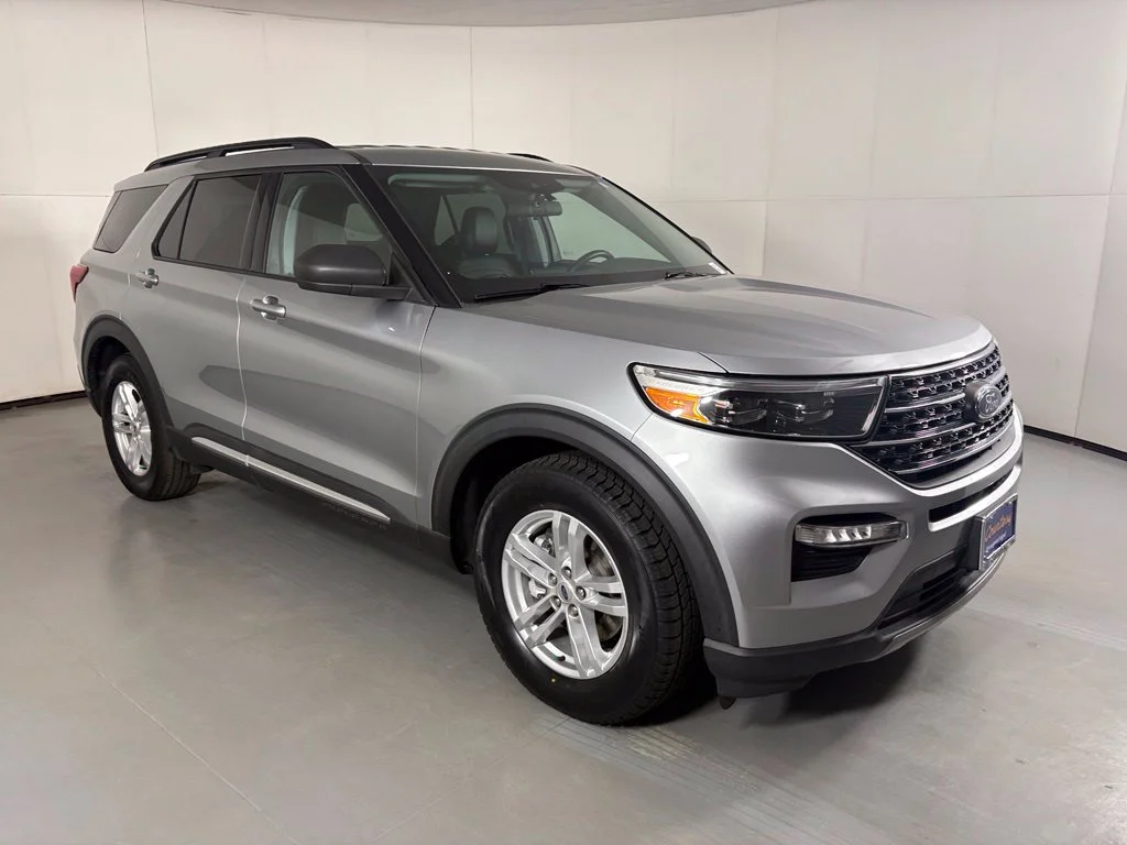 Used 2023 Silver Ford XLT image 2