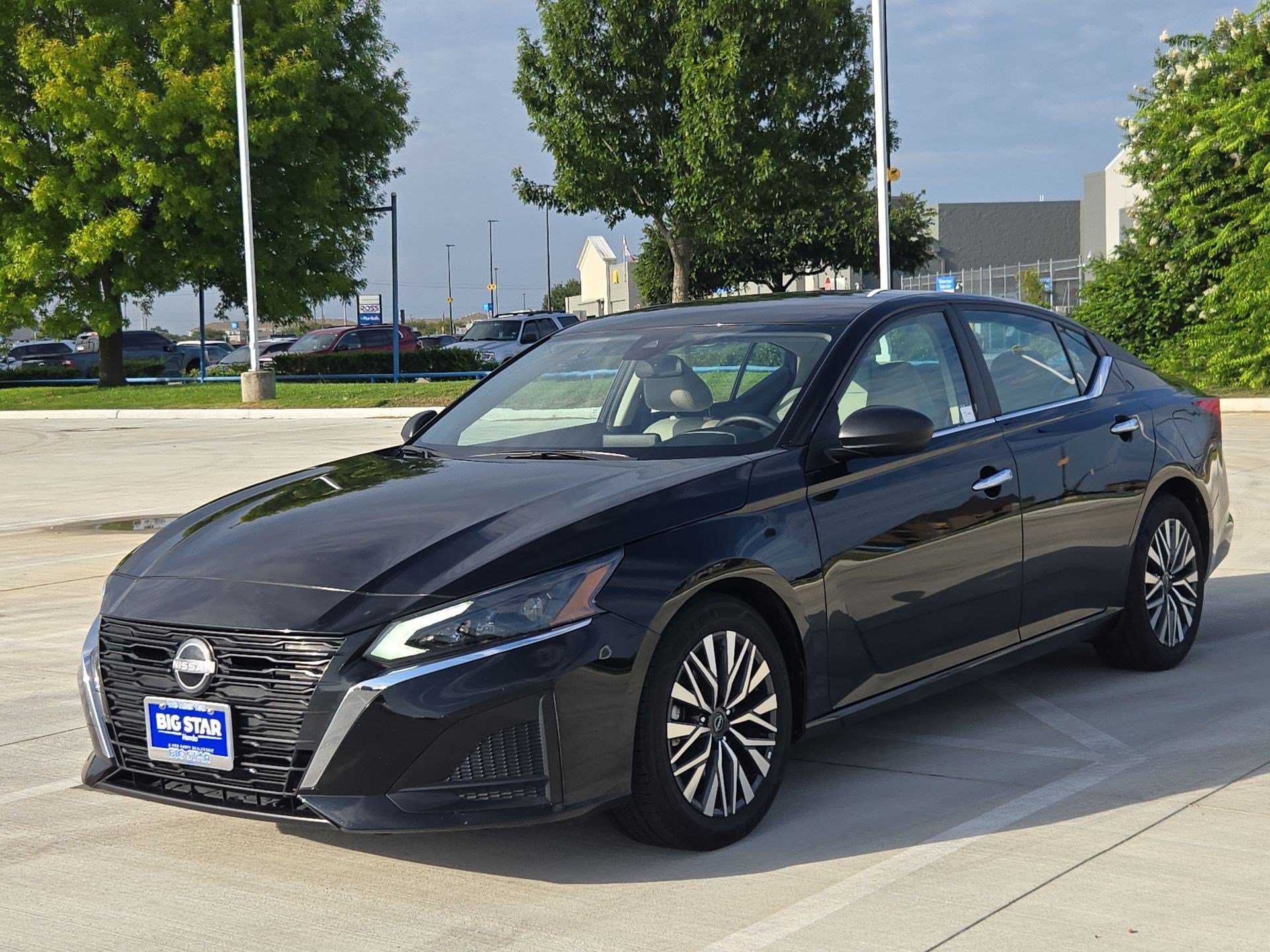 Used 2025 Super Black Nissan SV image 7