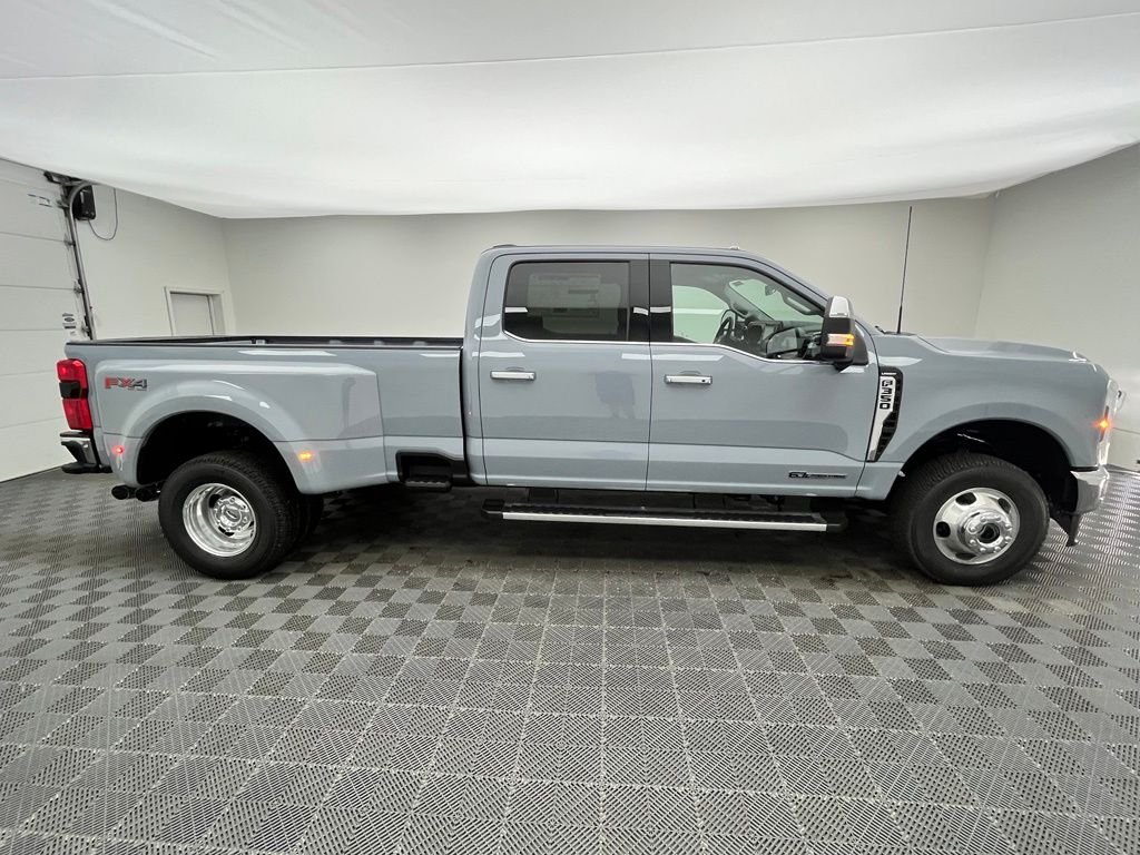 New 2026 Gray Ford Lariat image 7