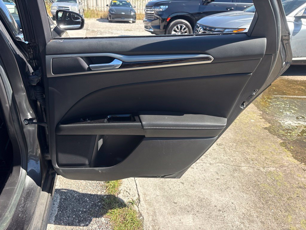 2015 Ford Fusion SE - Photo 19