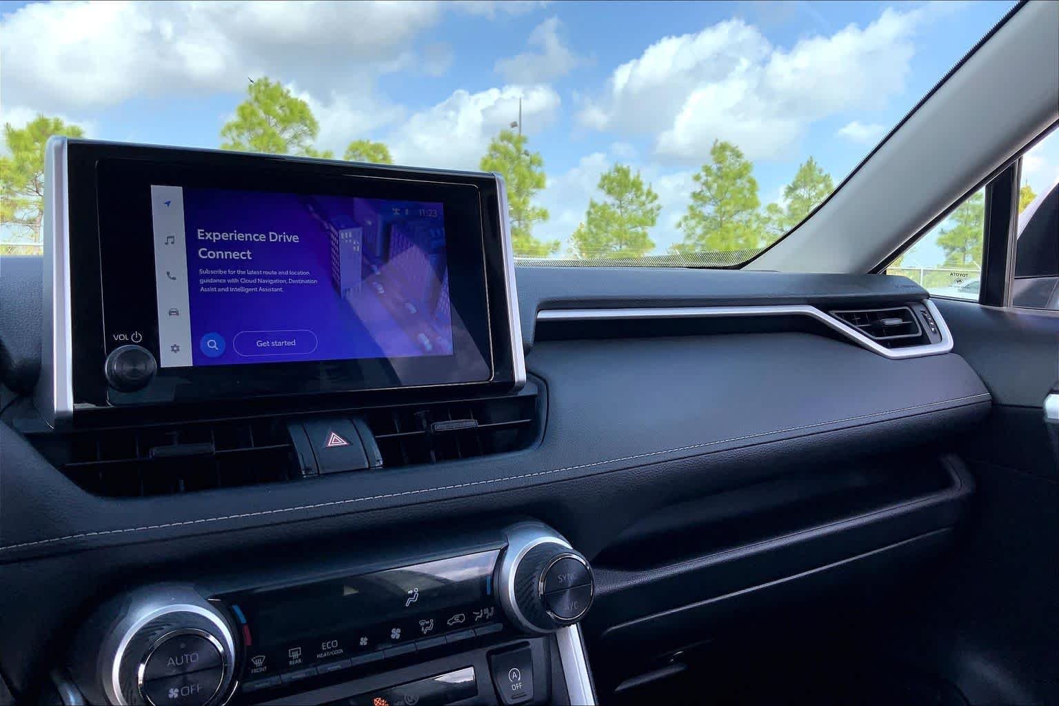 Used 2025 Ice Cap Toyota XLE image 35