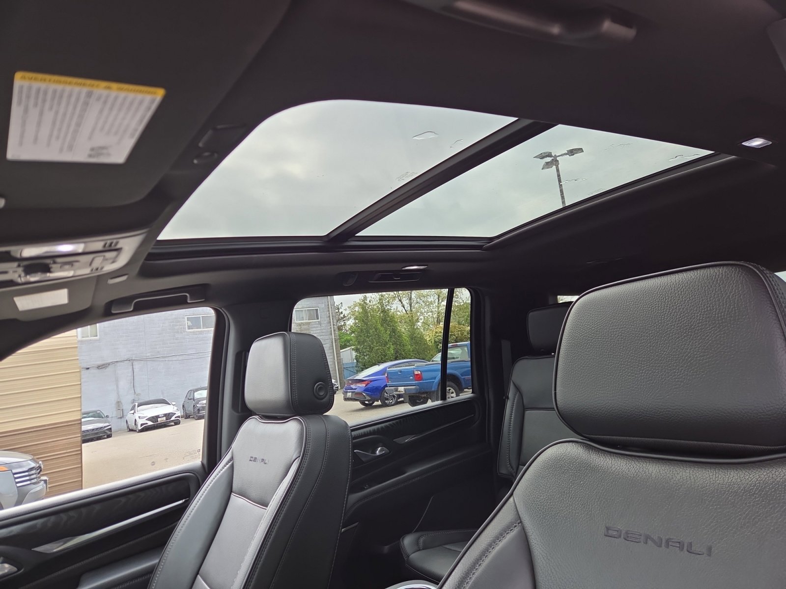 2024 GMC Yukon XL Denali - Photo 19